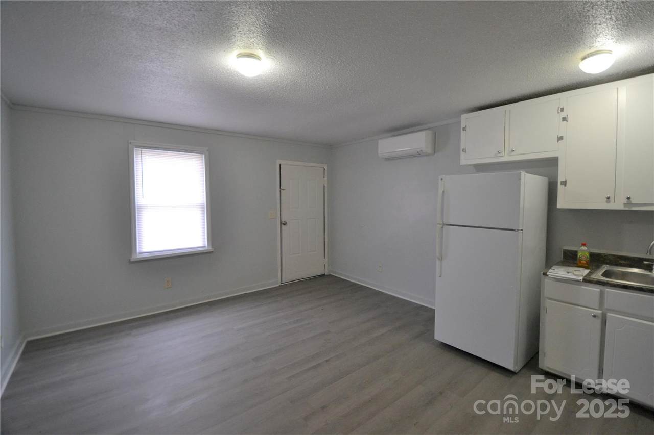 1009 Plymouth Street - Photo 1