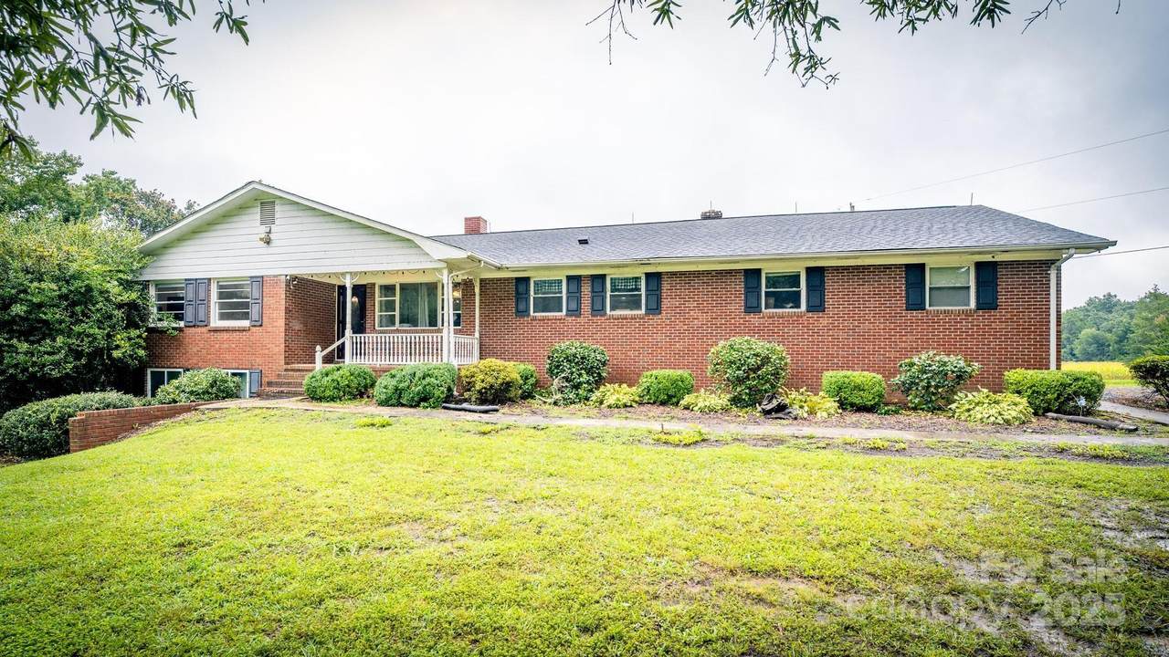 215 Big Buck Road - Photo 1