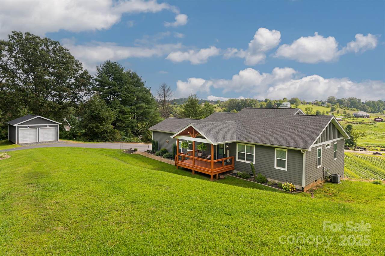 28 Highcrest Drive - Photo 1