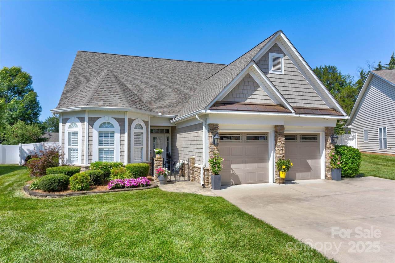 2635 Danbury Circle - Photo 1