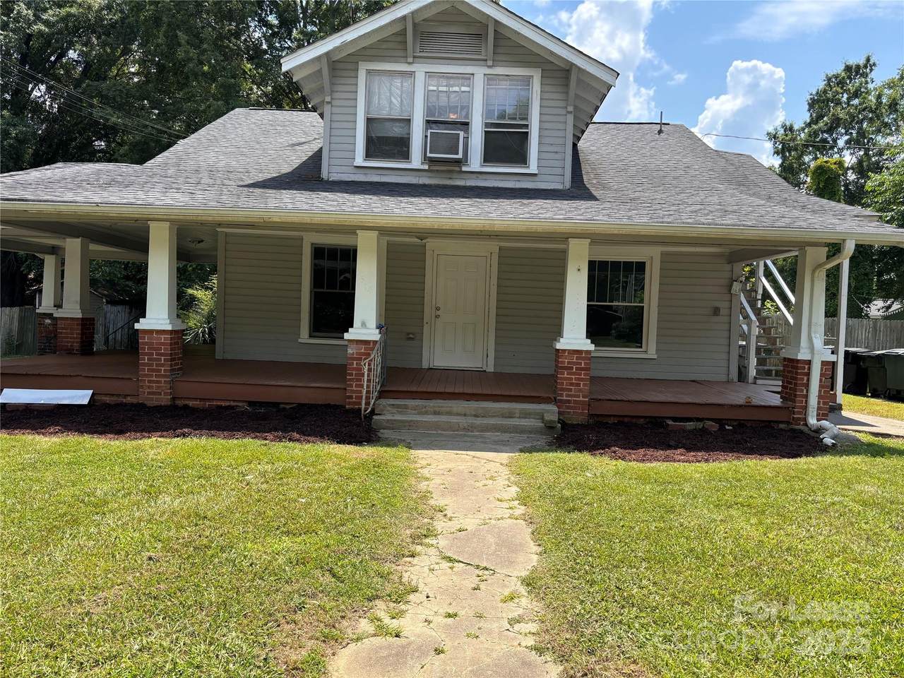 514 Everette Street - Photo 1