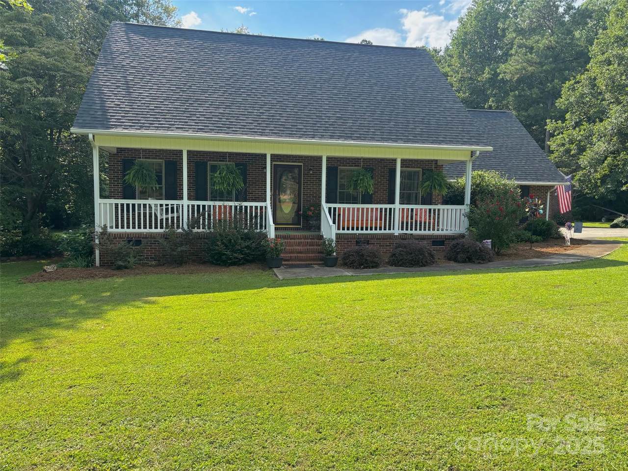 912 Redwood Lane - Photo 1