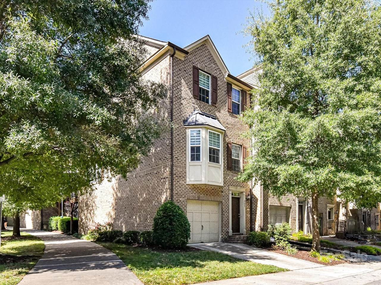 205 Lincoln Street - Photo 1