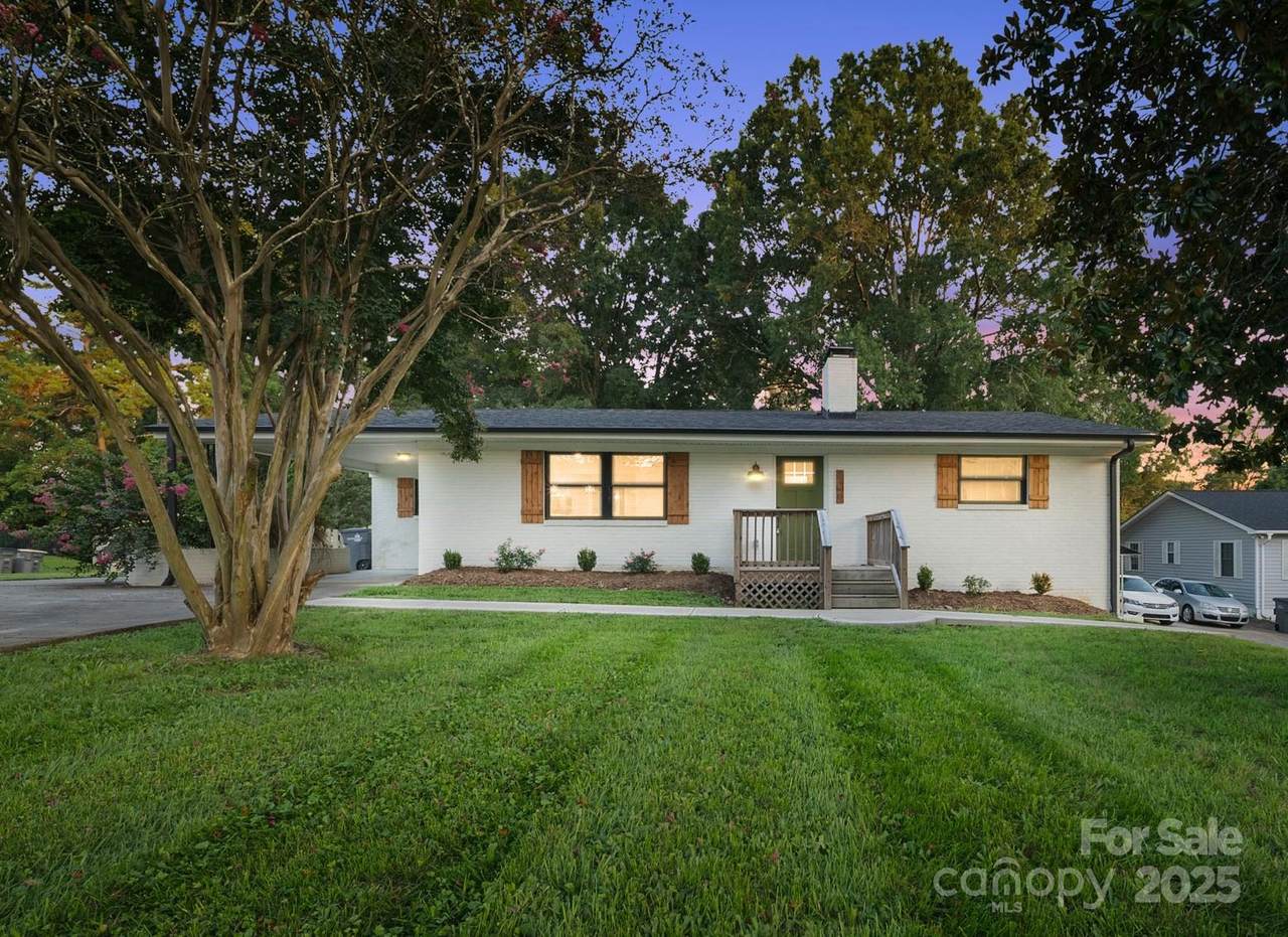 729 Fisher Street - Photo 1