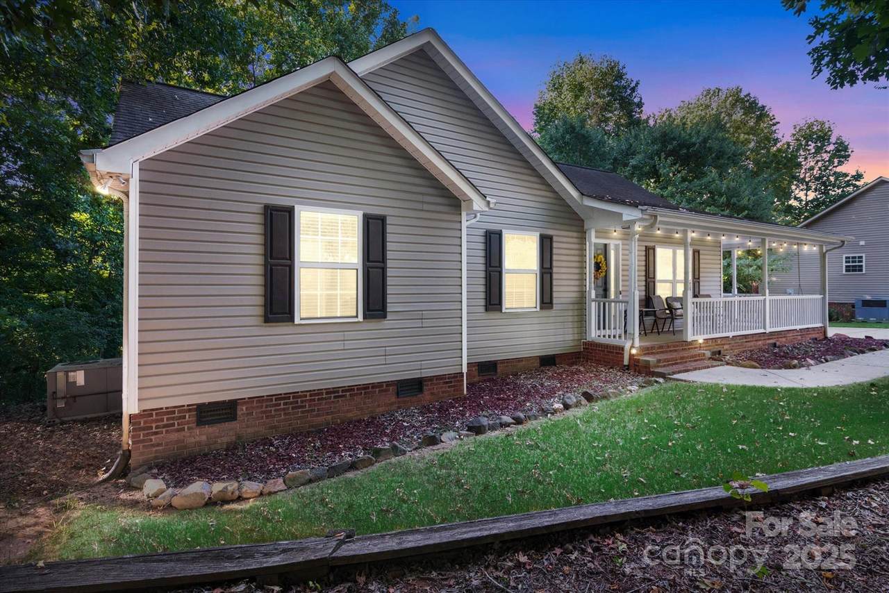 914 Ragin Lane - Photo 1