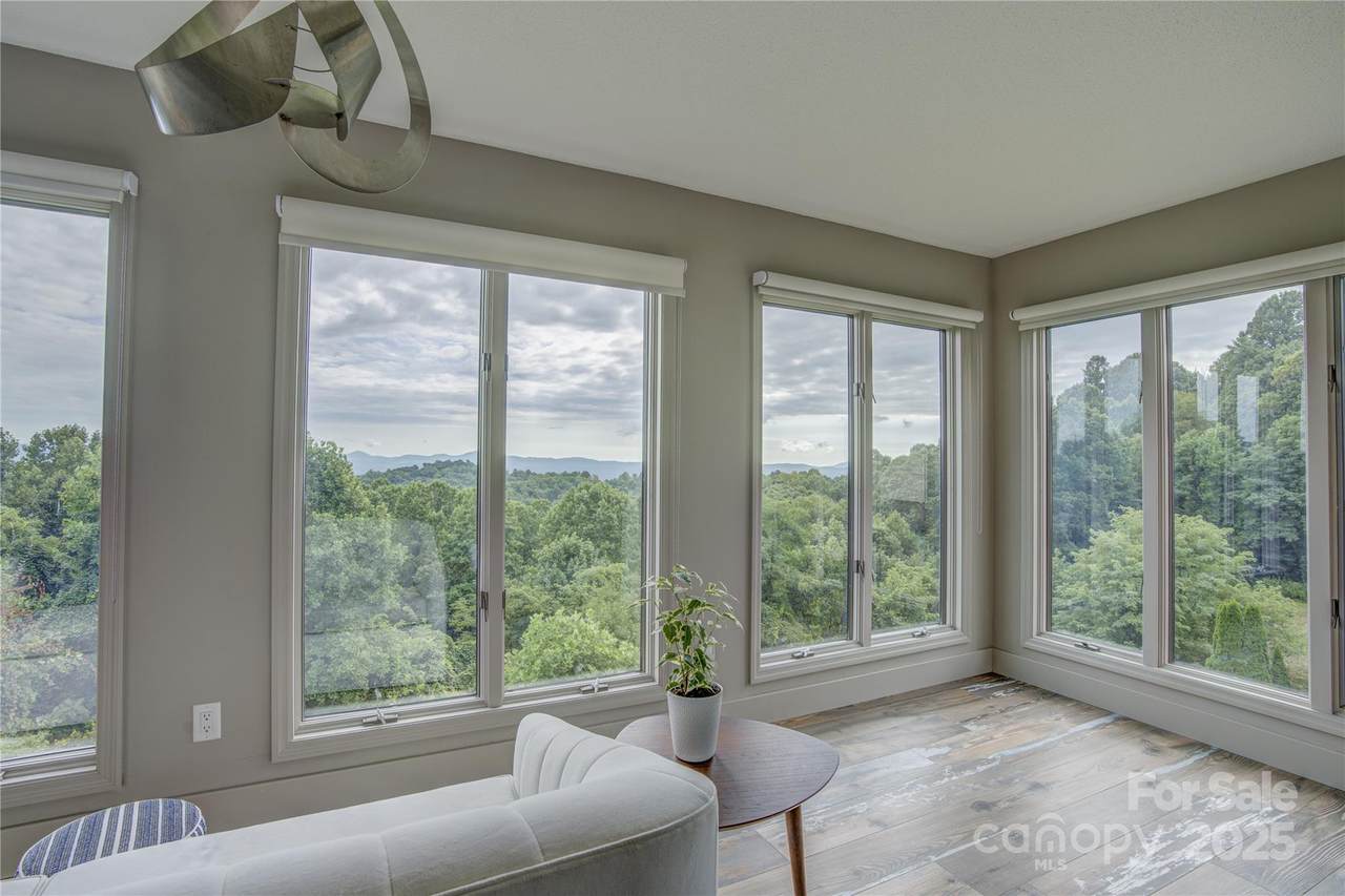 204 Fleetwood Plaza - Photo 1