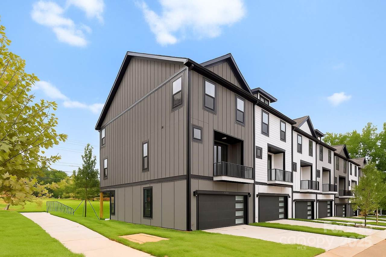 7904 Sansom Circle - Photo 1