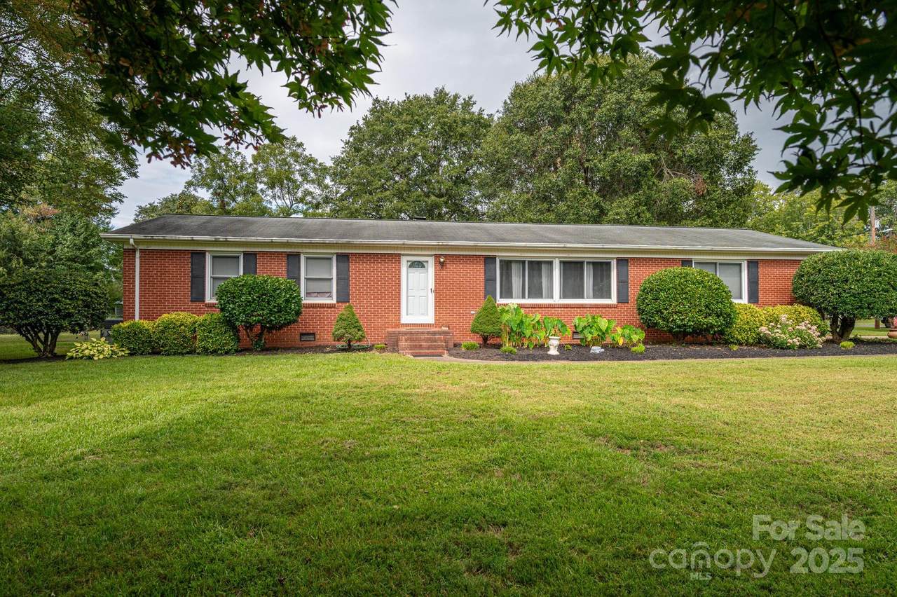 125 Woodhill Drive - Photo 1