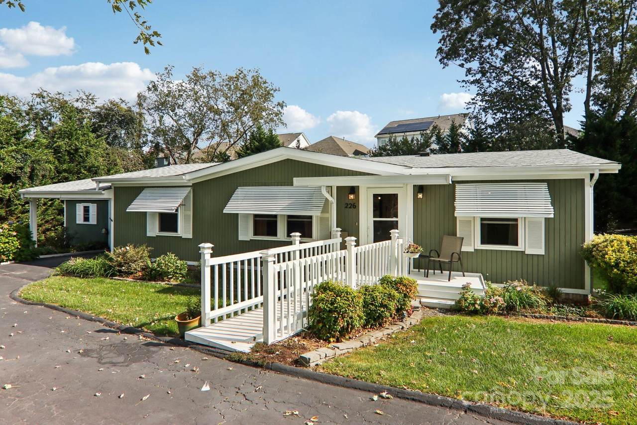 226 Cranbrook Circle - Photo 1