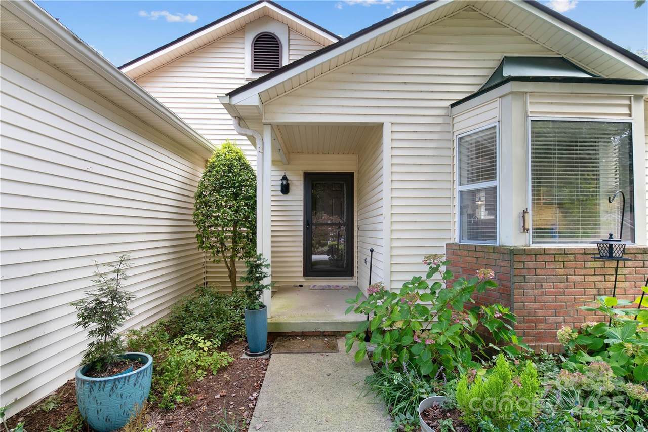 129 Exeter Court - Photo 1