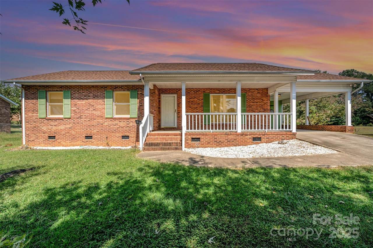 2102 2nd Avenue - Photo 1