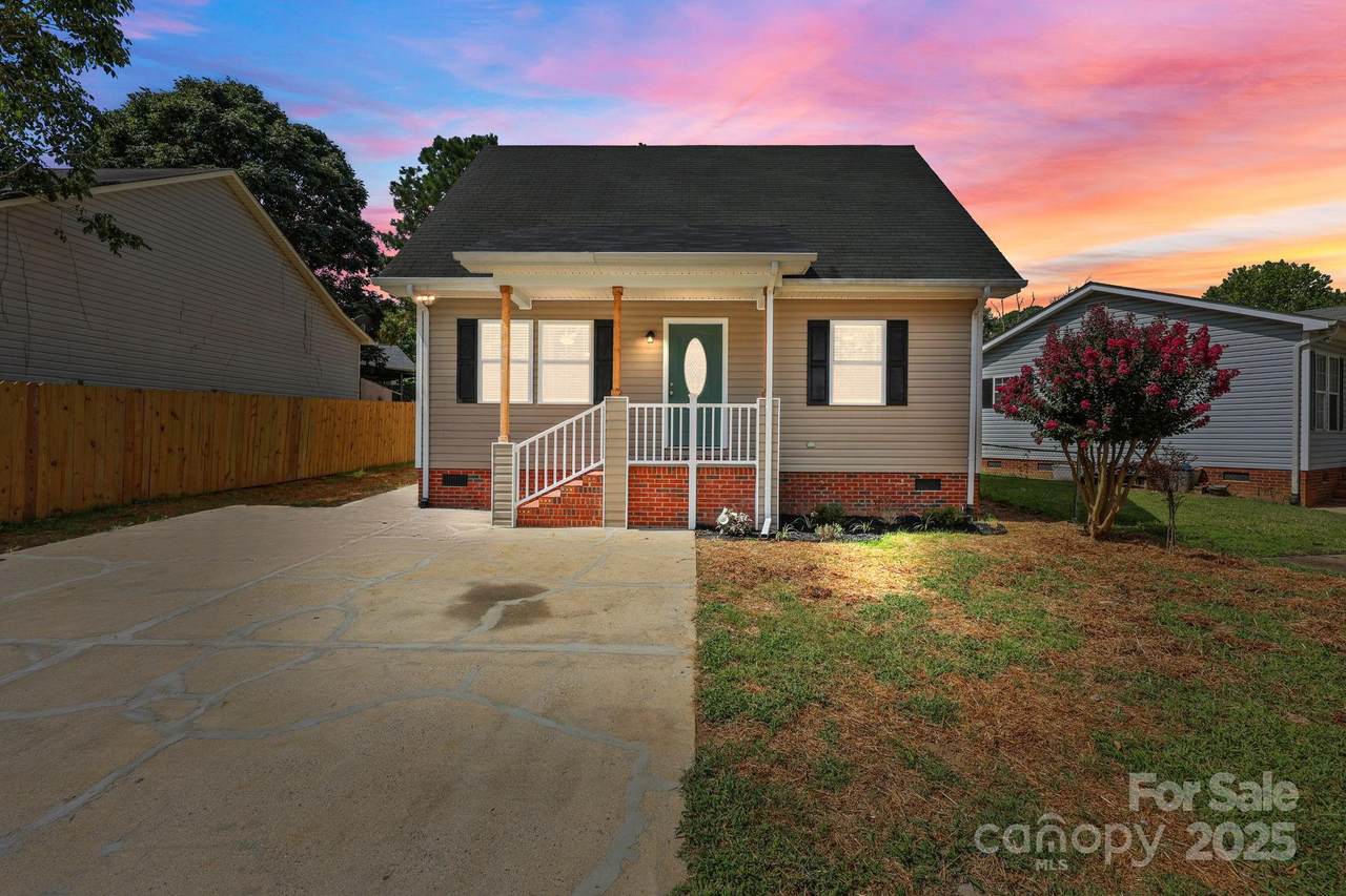 948 Pine Circle Drive - Photo 1