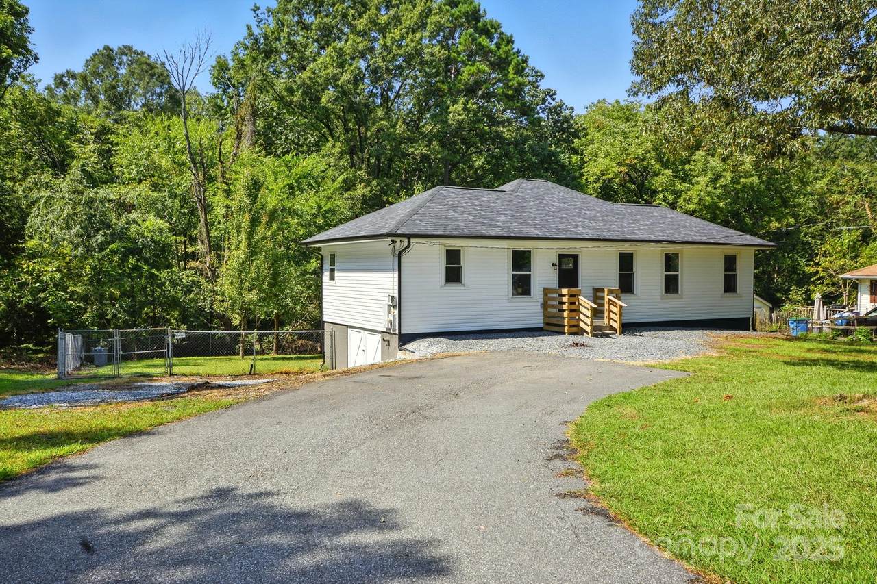 610 Pinewood Avenue - Photo 1