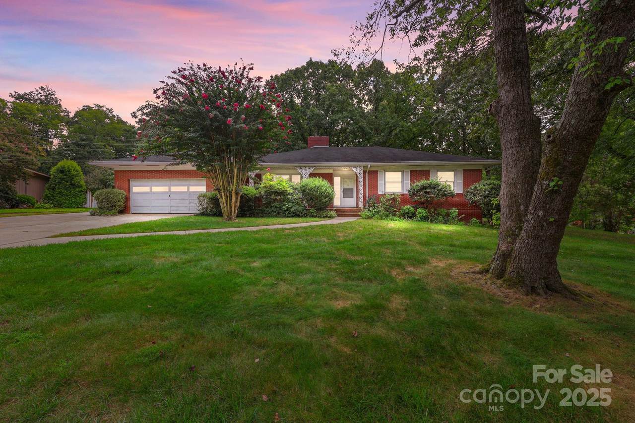 921 Confederate Avenue - Photo 1