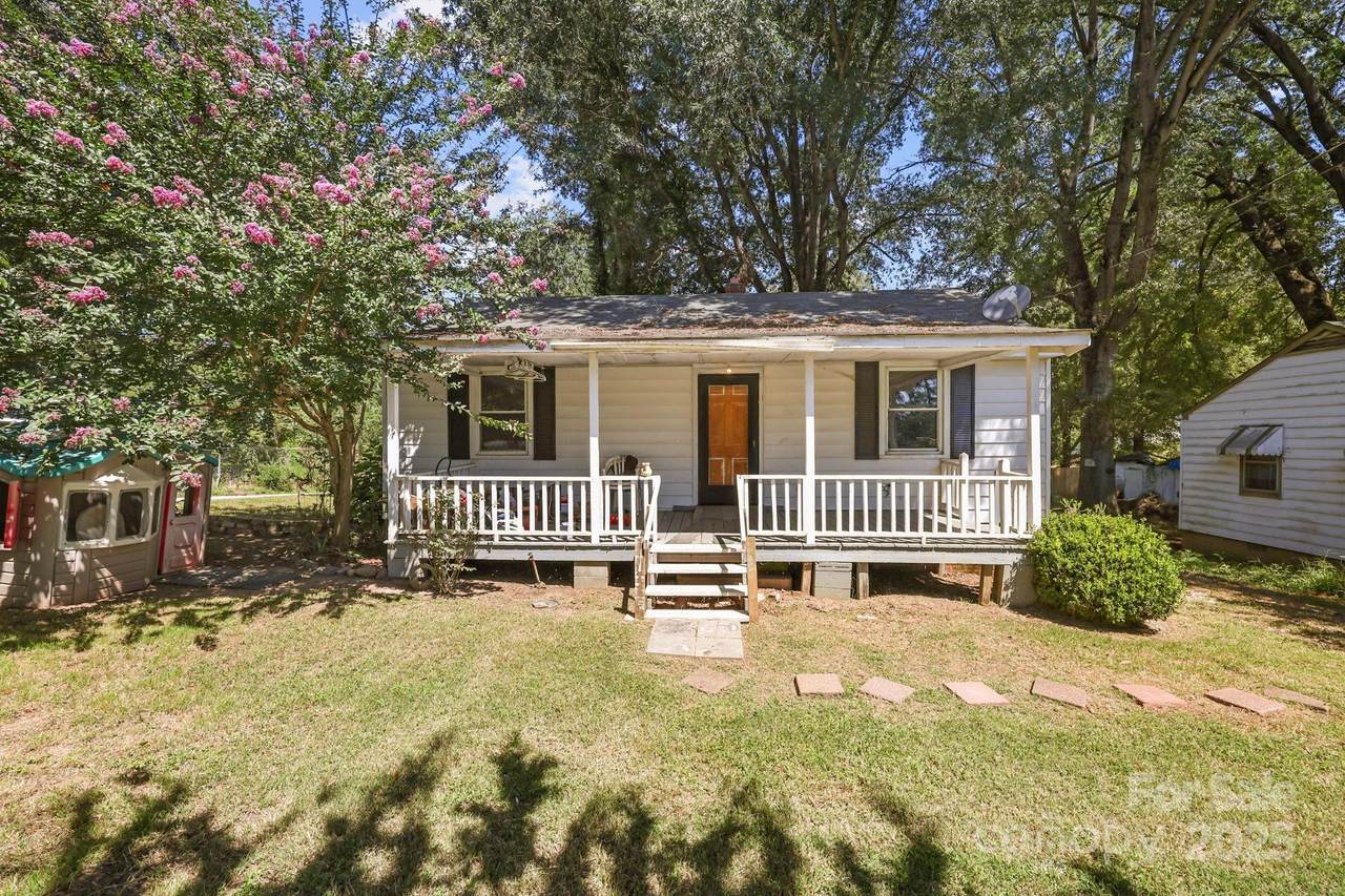 1530 Buffalo Street - Photo 1