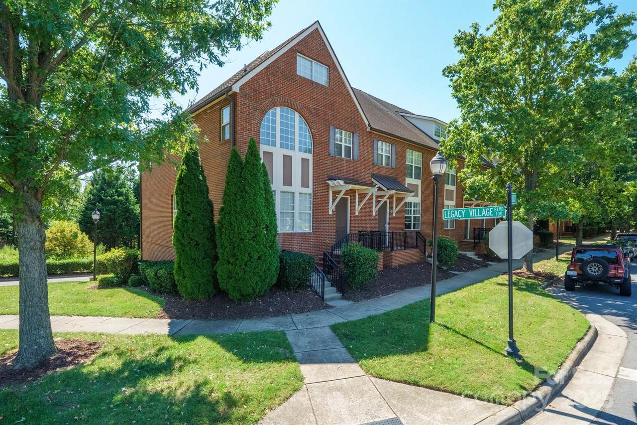 103 Steinbeck Way - Photo 1