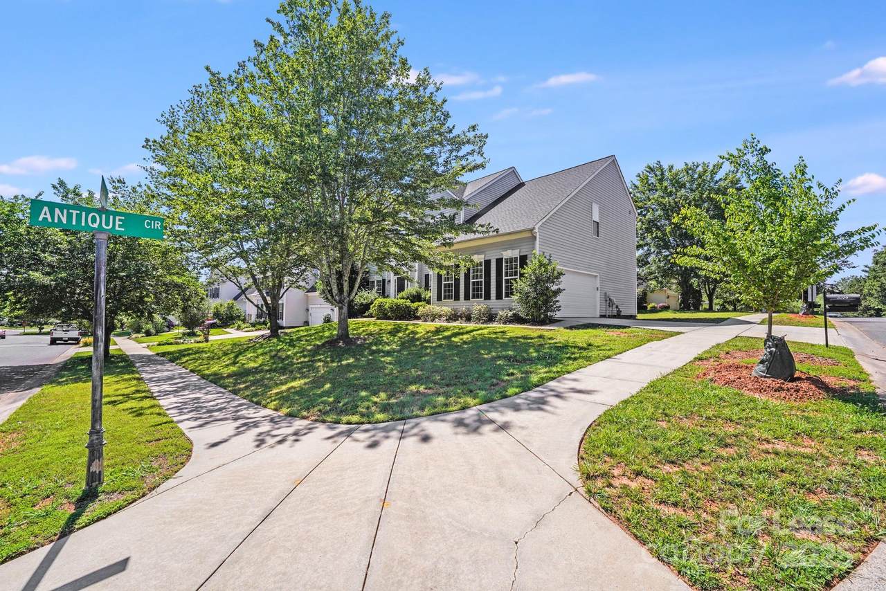 8009 Alma Boulevard - Photo 1