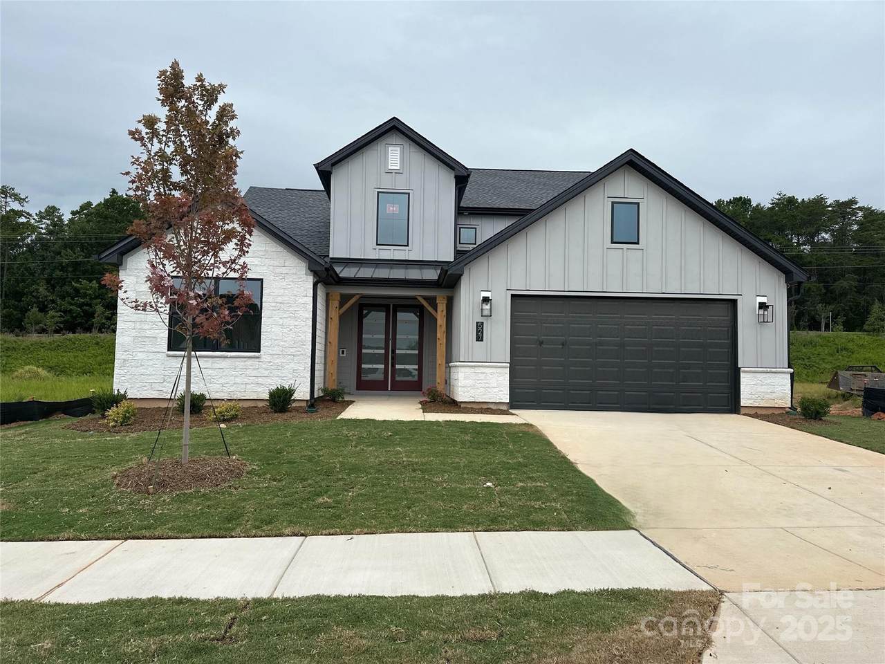 527 Tonka Path - Photo 1