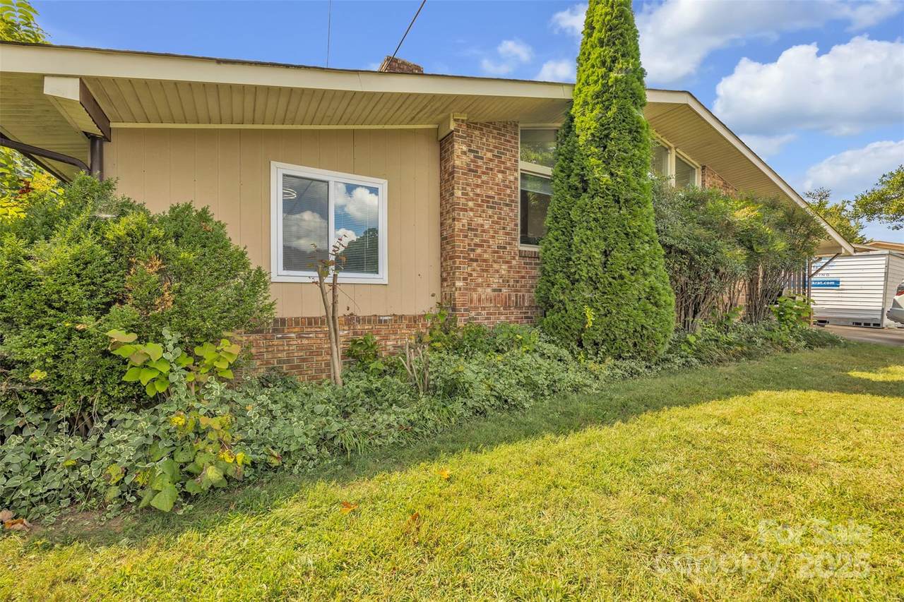 2601 Robinson Road - Photo 1