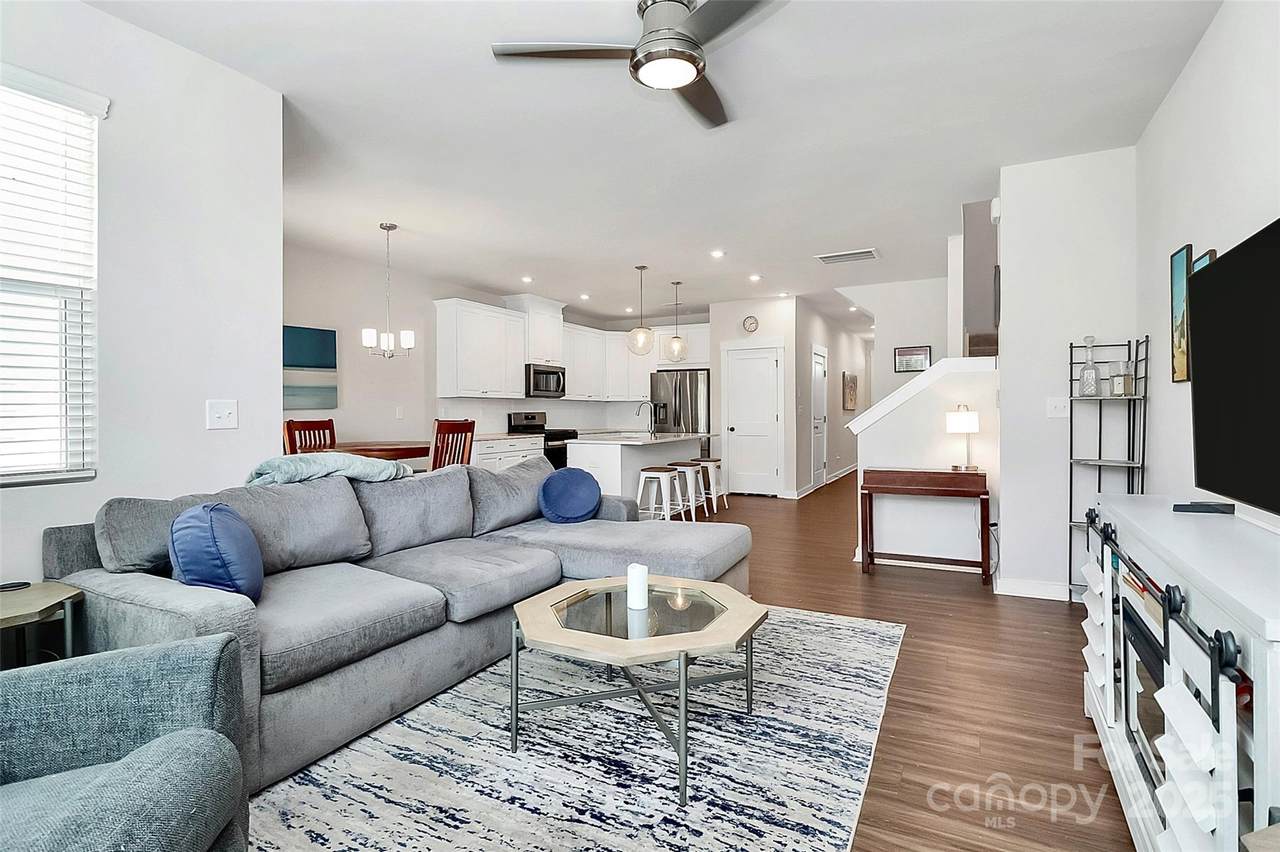 9521 Munsing Drive - Photo 1