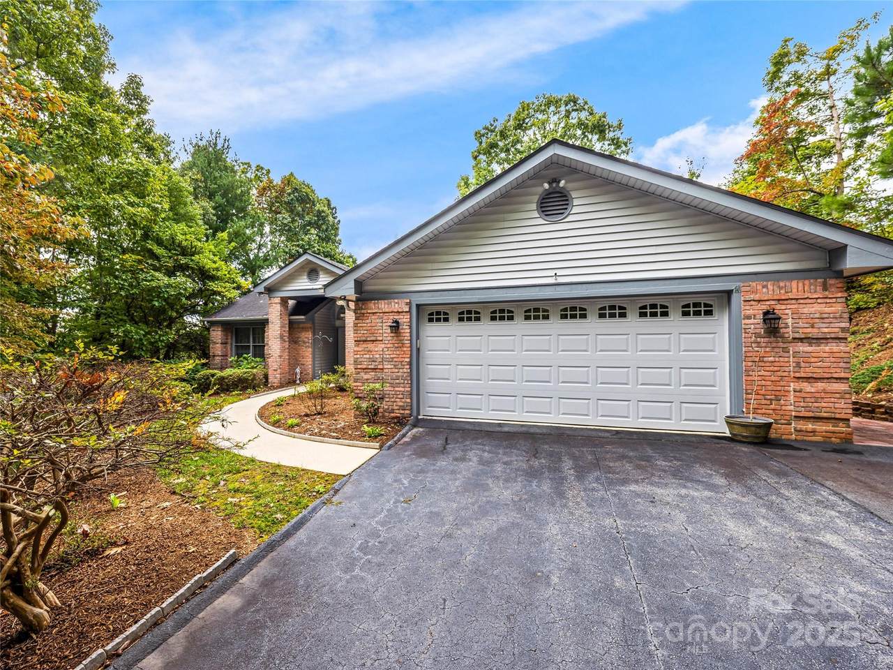 811 Sunlight Ridge - Photo 1