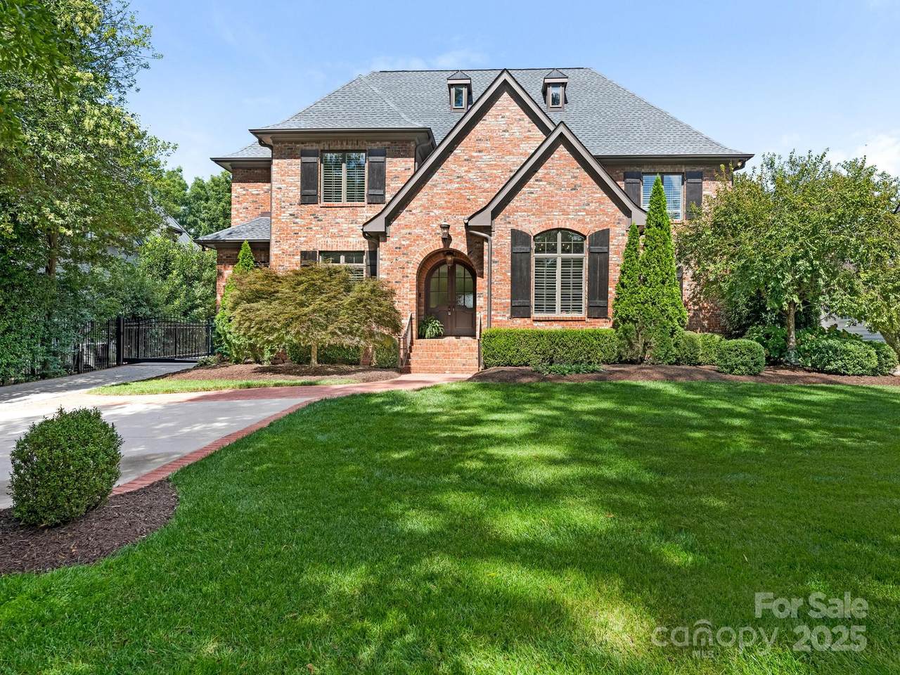 2101 Radcliffe Avenue - Photo 1