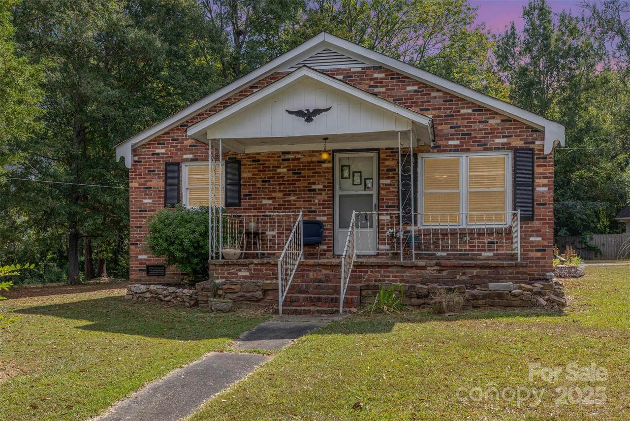 301 Hampton Road - Photo 1