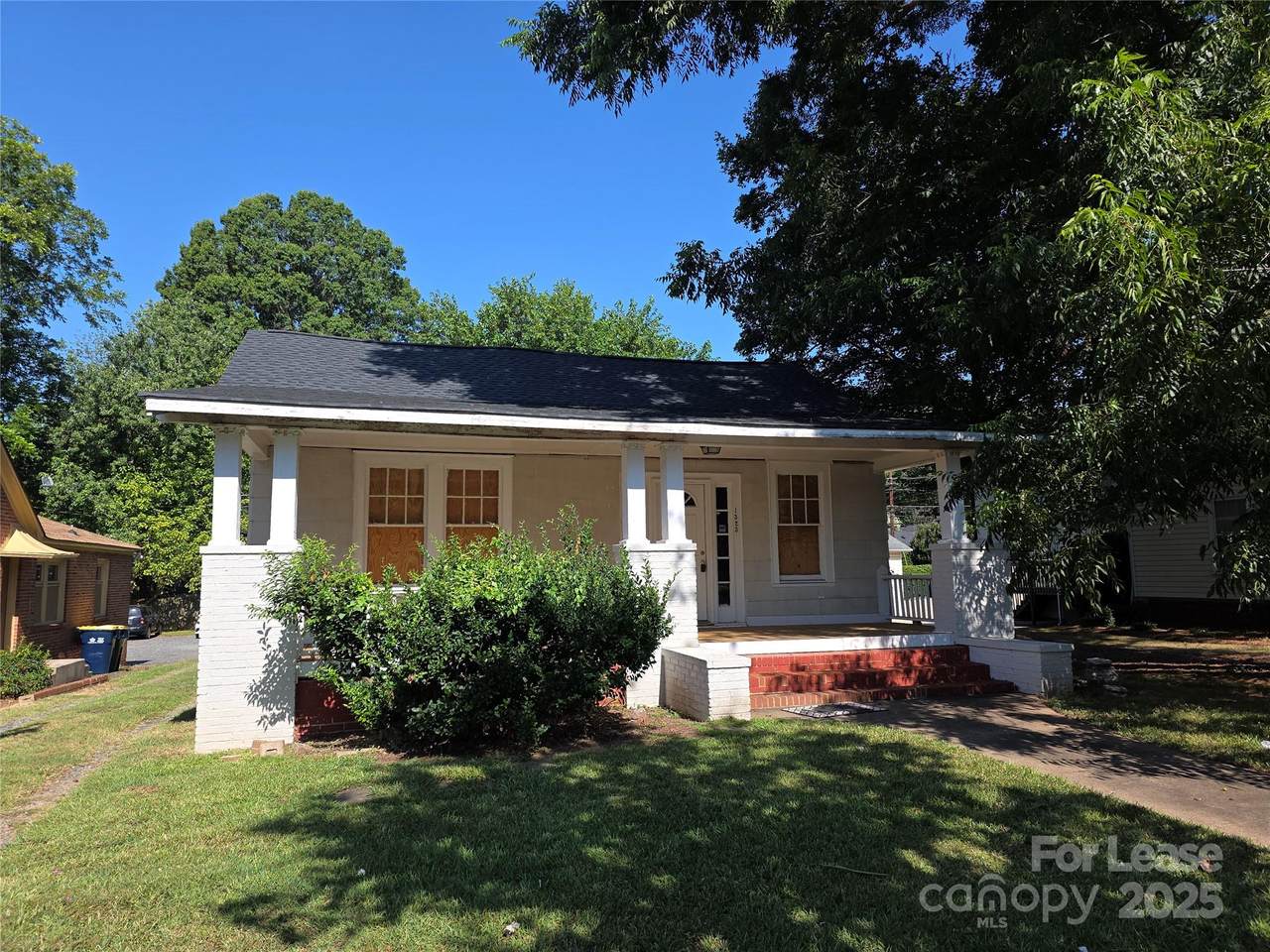 1323 The Plaza - Photo 1