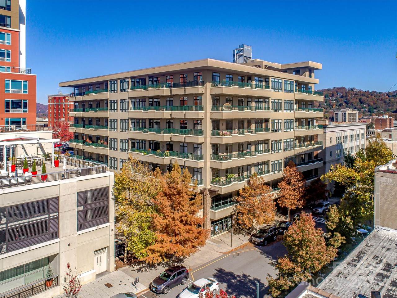 21 Battery Park Avenue - Photo 1