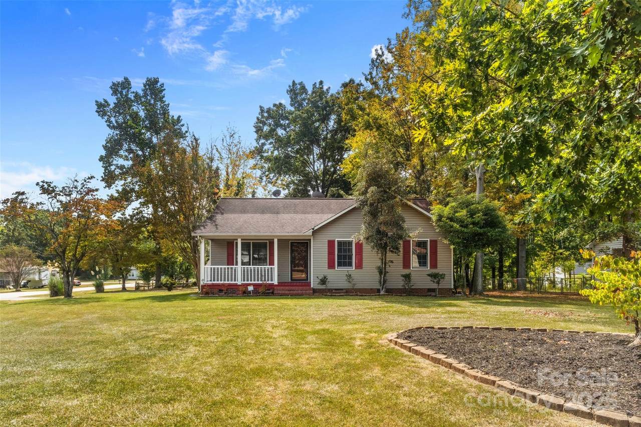 2282 White Pine Court - Photo 1