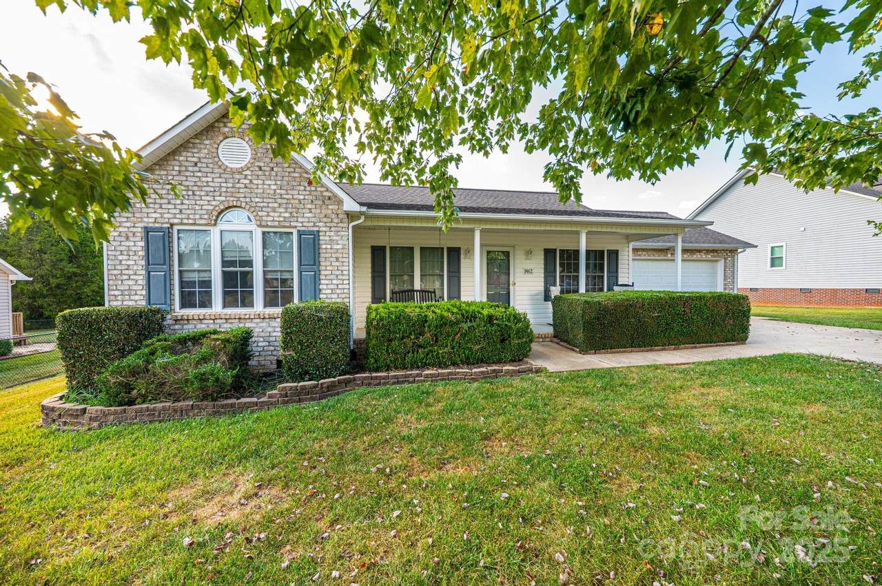 1462 Farmington Hills Drive - Photo 1