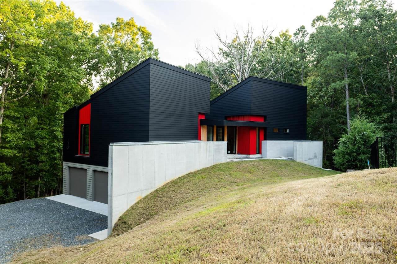 386 Squirrel Lane - Photo 1