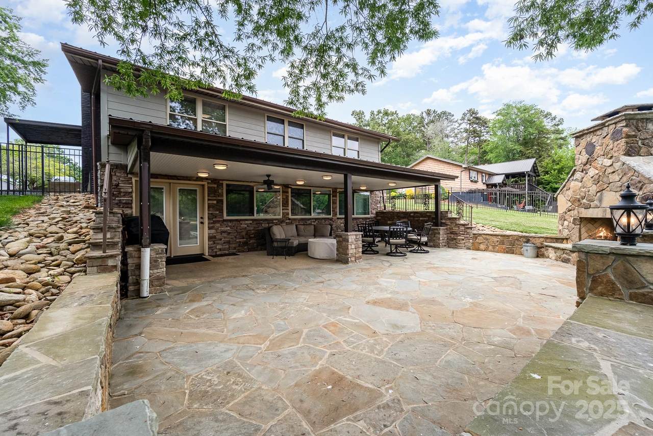 1435 Panther Point Road - Photo 1