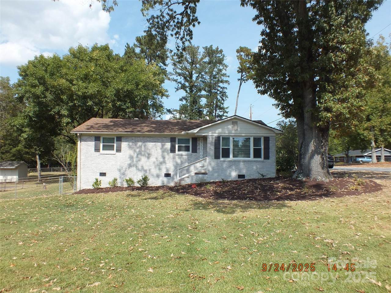 1402 University Drive - Photo 1