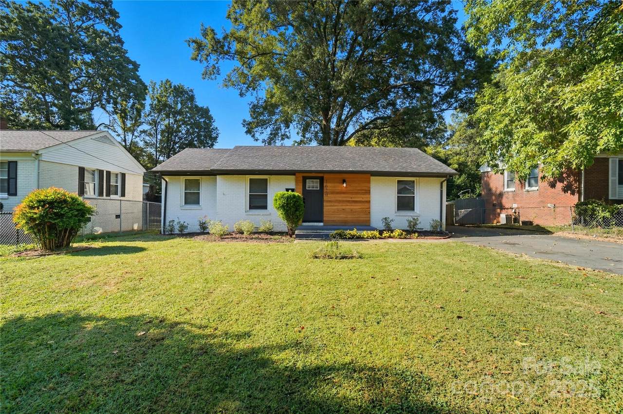 1620 Academy Street - Photo 1