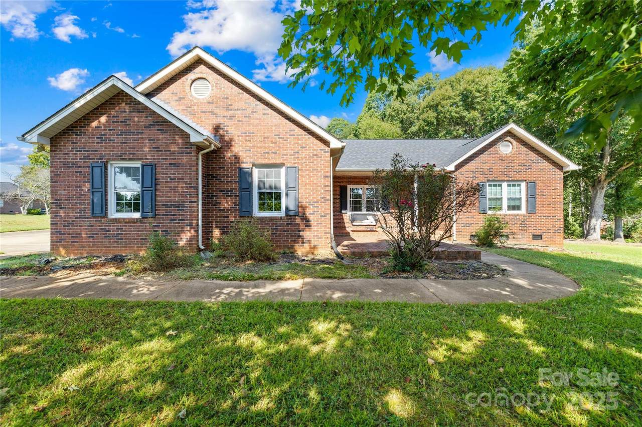 107 Southern Pines Drive - Photo 1