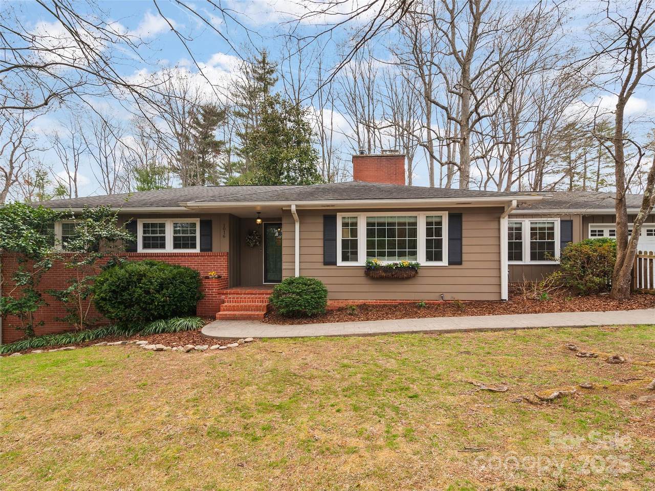 1016 Orleans Avenue - Photo 1