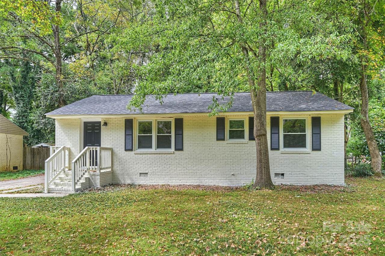 1709 Masonic Drive - Photo 1