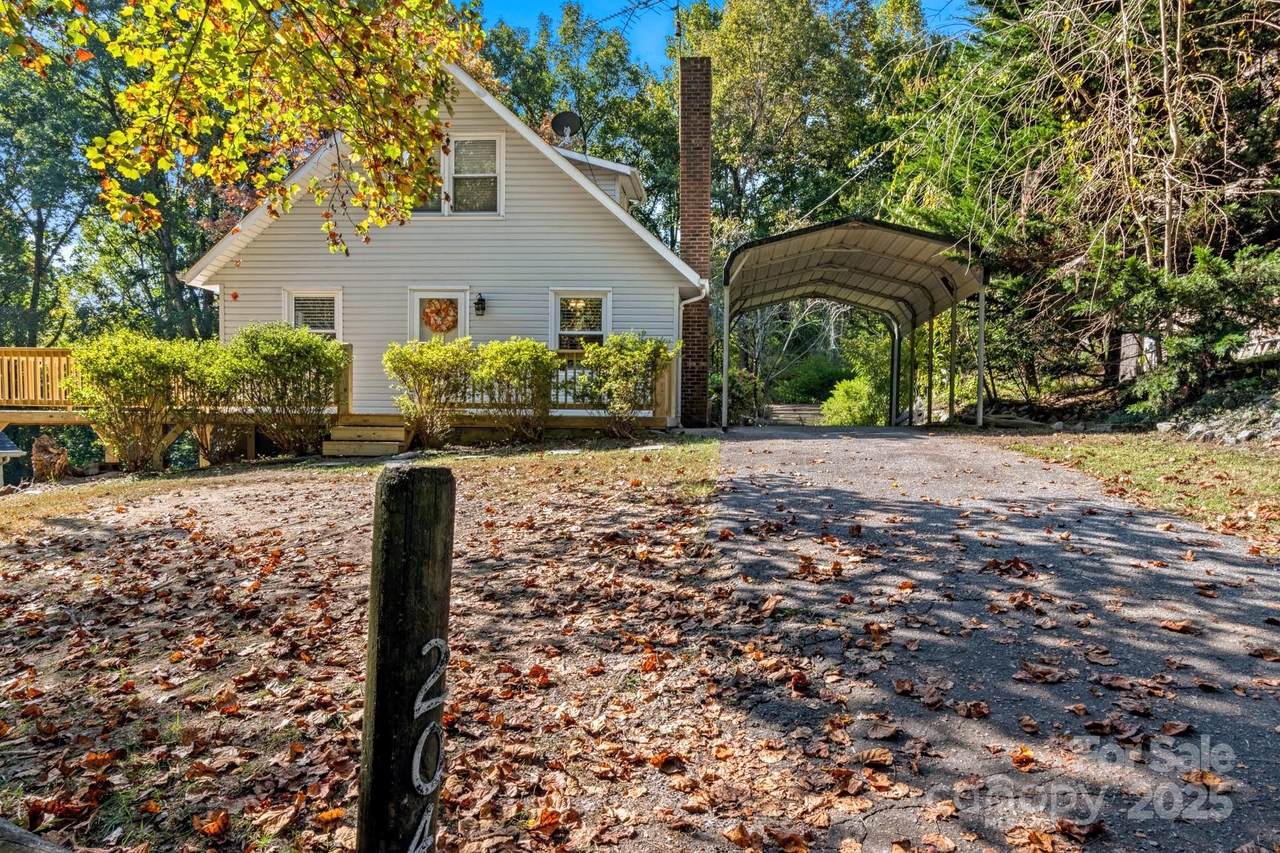 204 Hemlock Lane - Photo 1