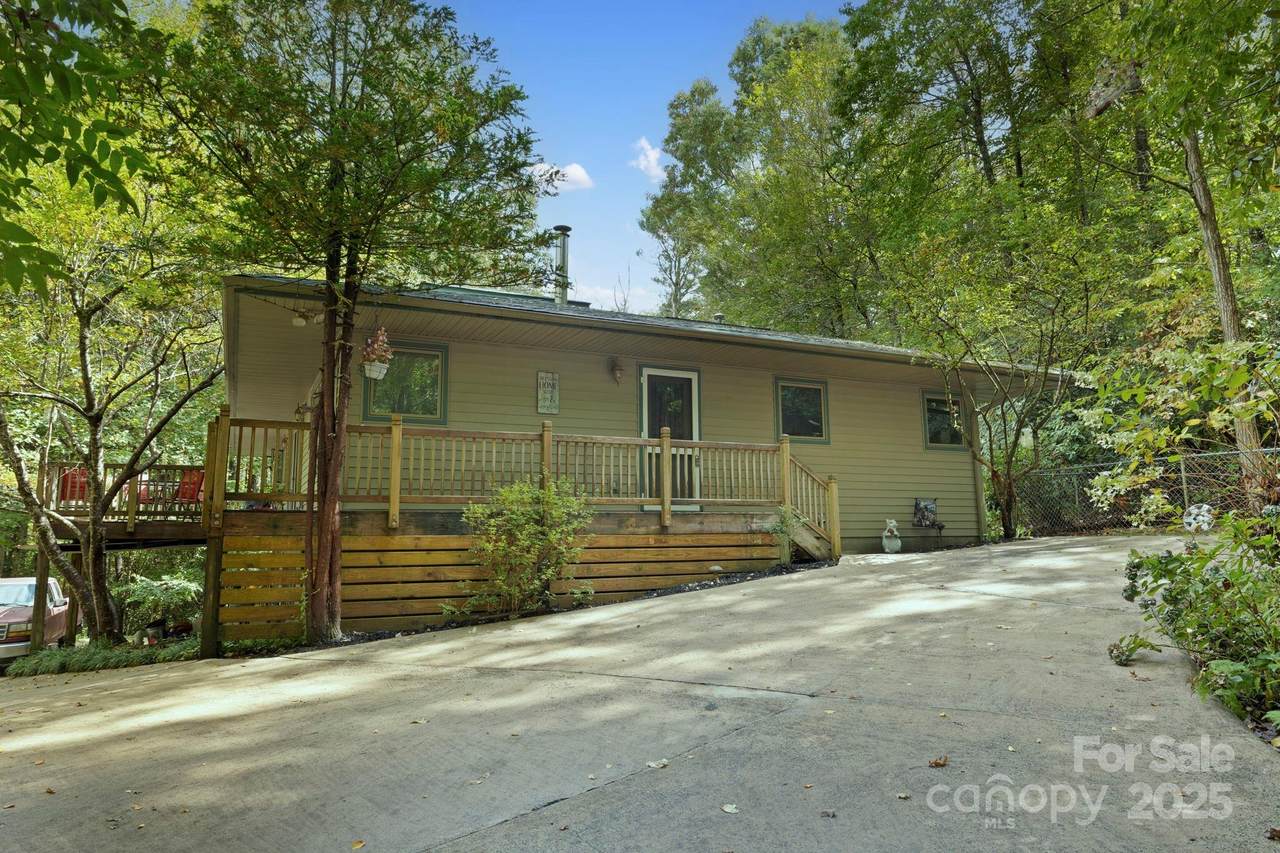 428 Lakeland Drive - Photo 1