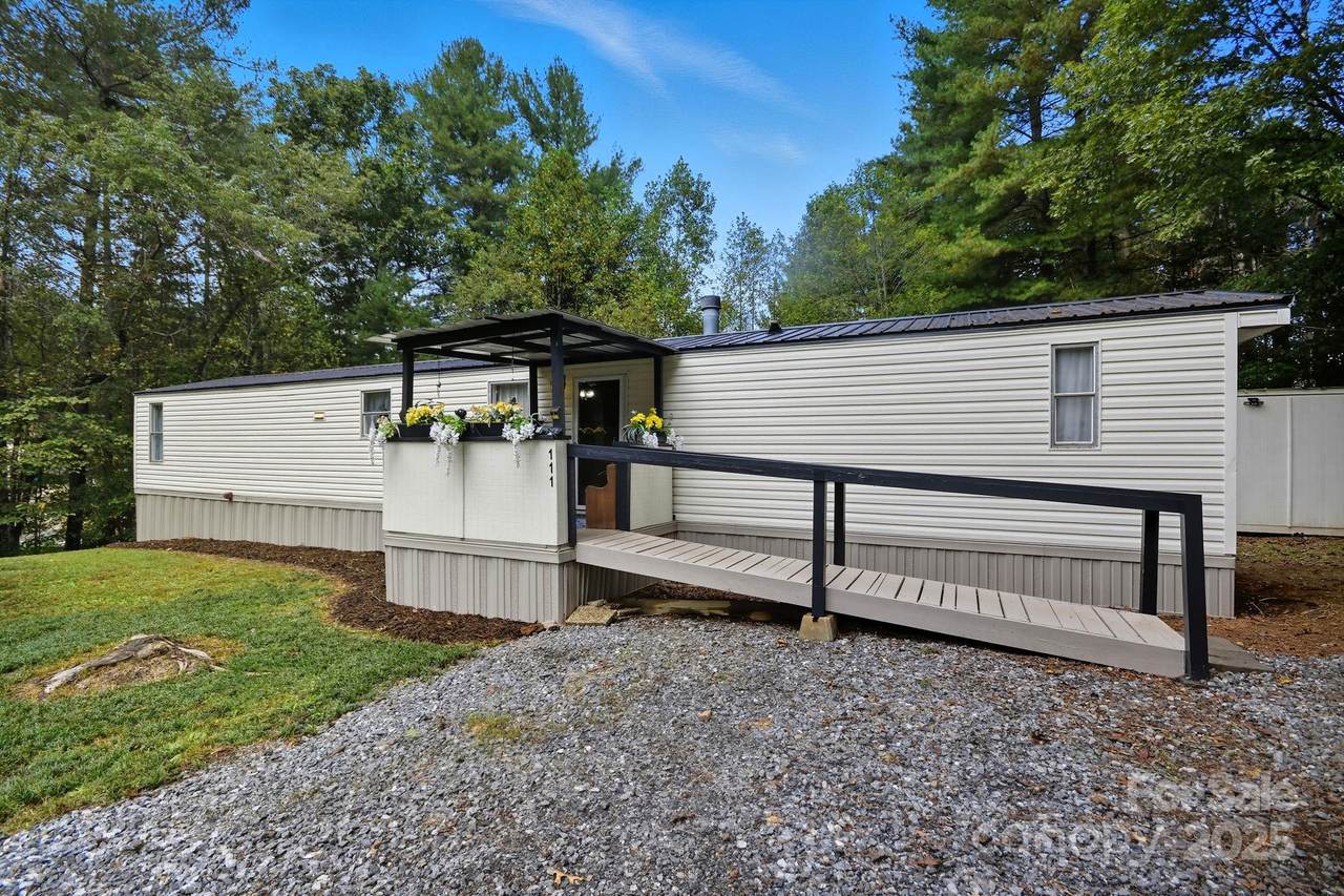 111 Brookwood Lane - Photo 1