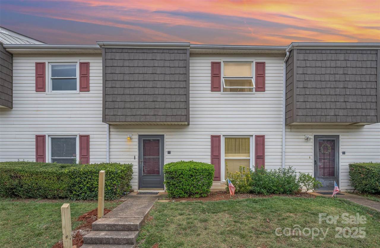 7909 Lakehouse Lane - Photo 1