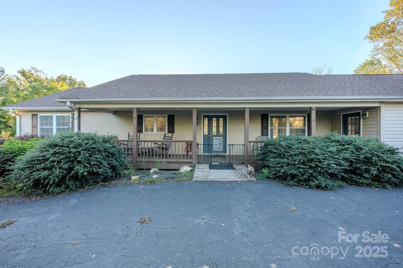 565 Overlook Drive - Photo 1