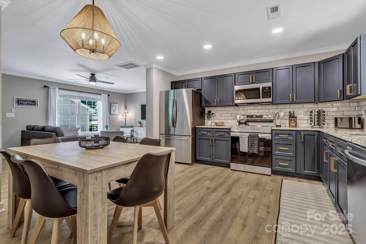 21 Carolinda Lane - Photo 1