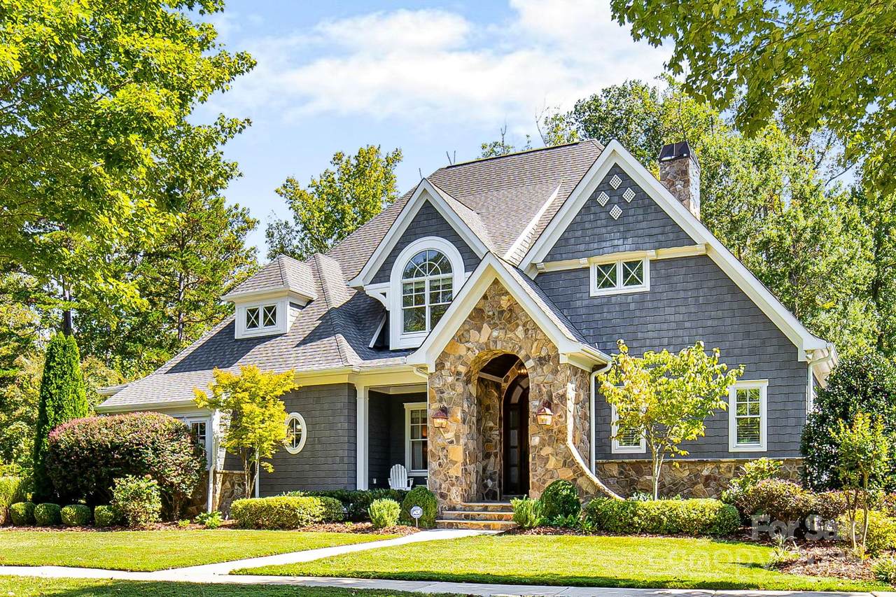 920 Hudson Place - Photo 1