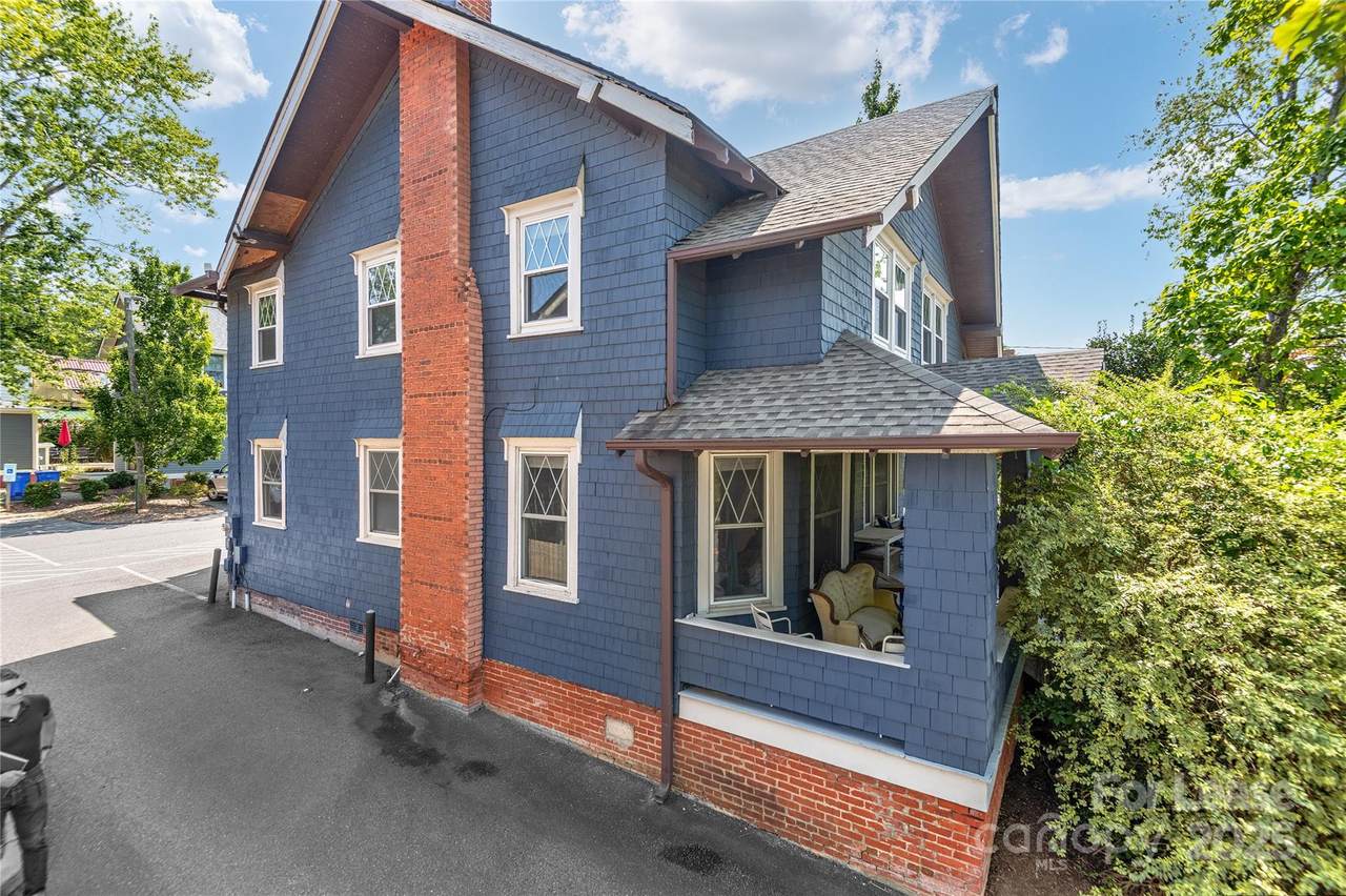 141 Merrimon Avenue - Photo 1