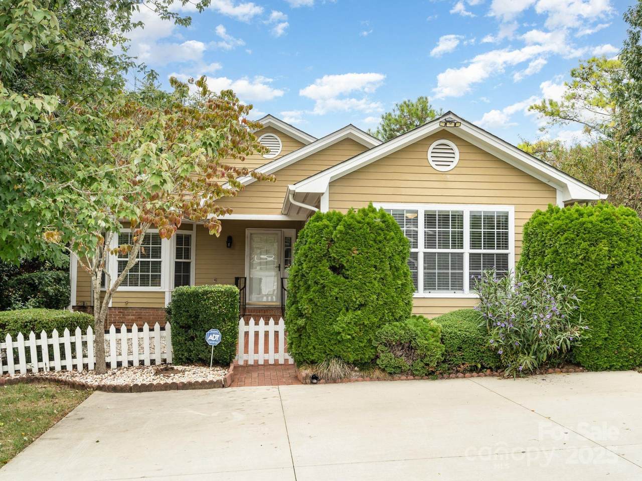 2909 Huckleberry Hill Drive - Photo 1