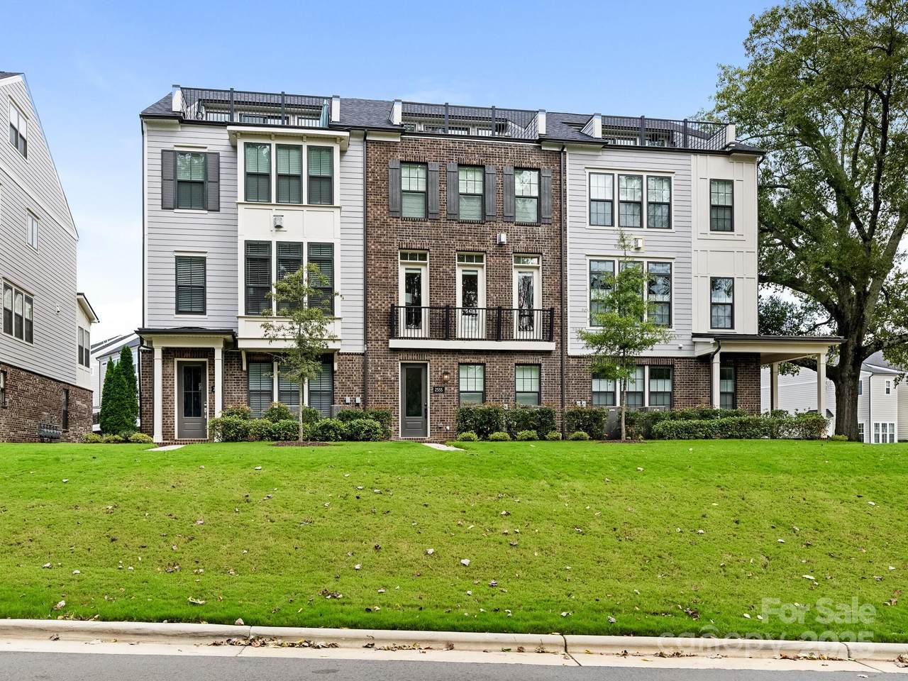 2555 Deacon Avenue - Photo 1