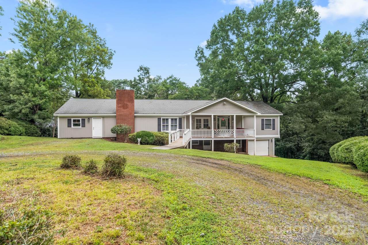 156 Brooks Street - Photo 1