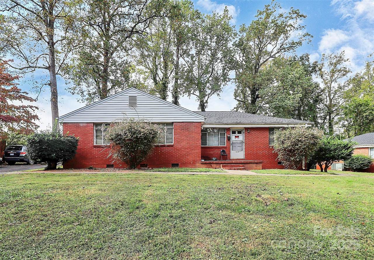 1914 Manteo Court - Photo 1